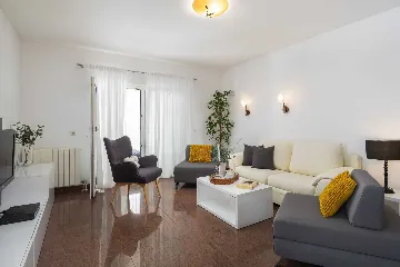 Ground Floor Apartment with Pool in Vodice