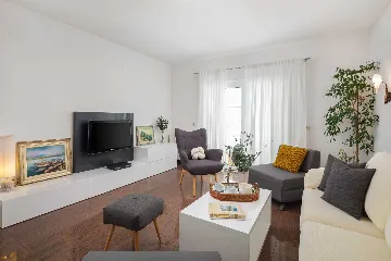 Ground Floor Apartment with Pool in Vodice