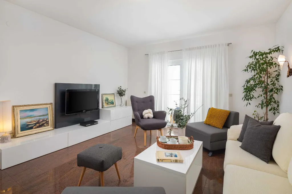 Ground Floor Apartment with Pool in Vodice
