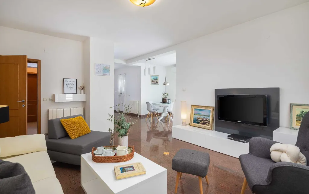 Ground Floor Apartment with Pool in Vodice