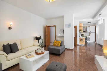 Ground Floor Apartment with Pool in Vodice