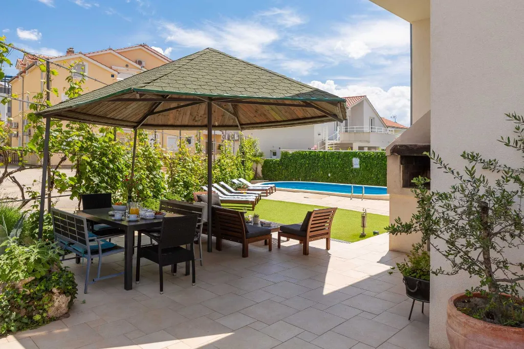 Ground Floor Apartment with Pool in Vodice