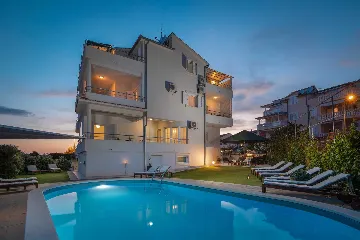 Ground Floor Apartment with Pool in Vodice