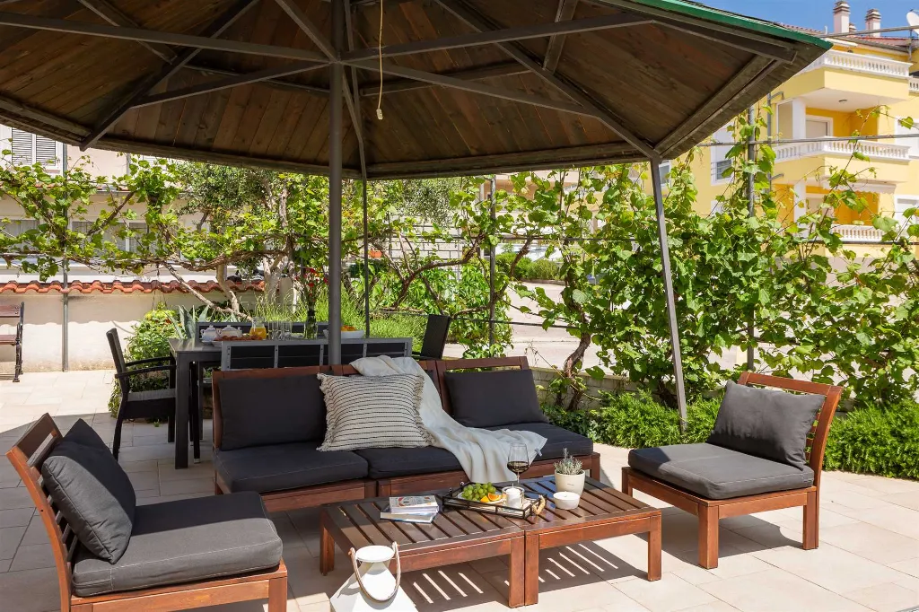 Ground Floor Apartment with Pool in Vodice