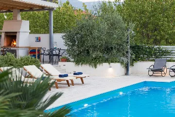 Family Villa with Pool in Kaštel Štafilić