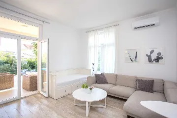 Family Villa with Pool in Kaštel Štafilić