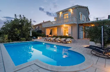 Family Villa with Pool in Kaštel Štafilić