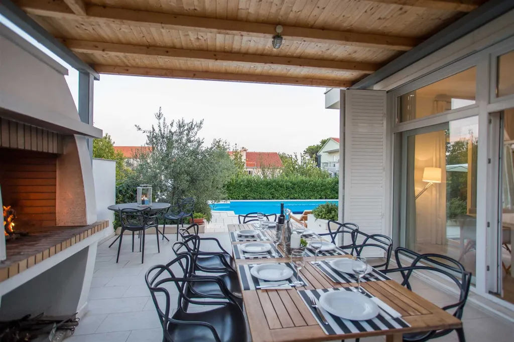 Family Villa with Pool in Kaštel Štafilić