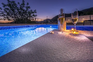 Family Villa with Pool and Sea View, Mlini