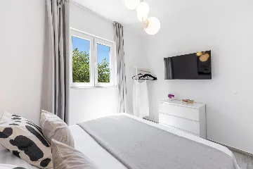 Family Villa with Pool and Sea View, Mlini