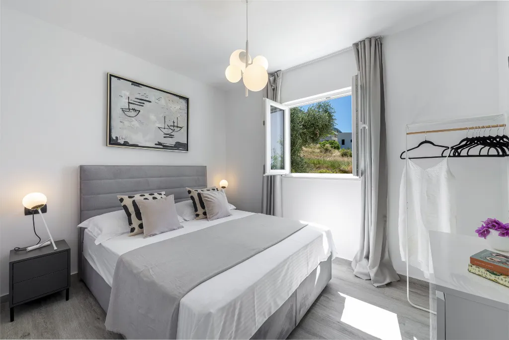 Family Villa with Pool and Sea View, Mlini