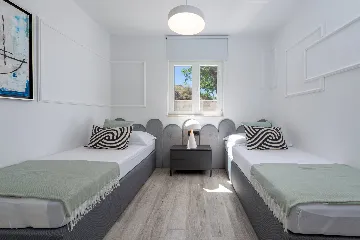 Family Villa with Pool and Sea View, Mlini