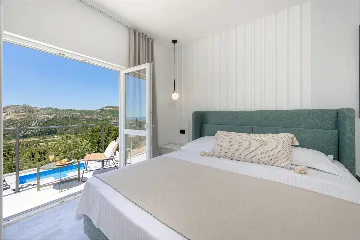 Family Villa with Pool and Sea View, Mlini