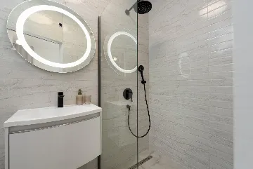 Family Villa with Pool and Sea View, Mlini