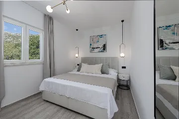 Family Villa with Pool and Sea View, Mlini