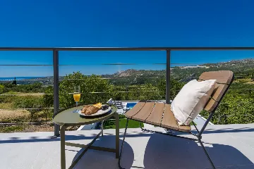 Family Villa with Pool and Sea View, Mlini