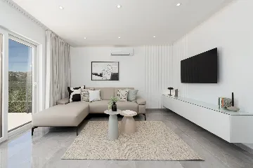 Family Villa with Pool and Sea View, Mlini