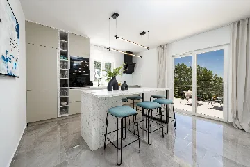 Family Villa with Pool and Sea View, Mlini