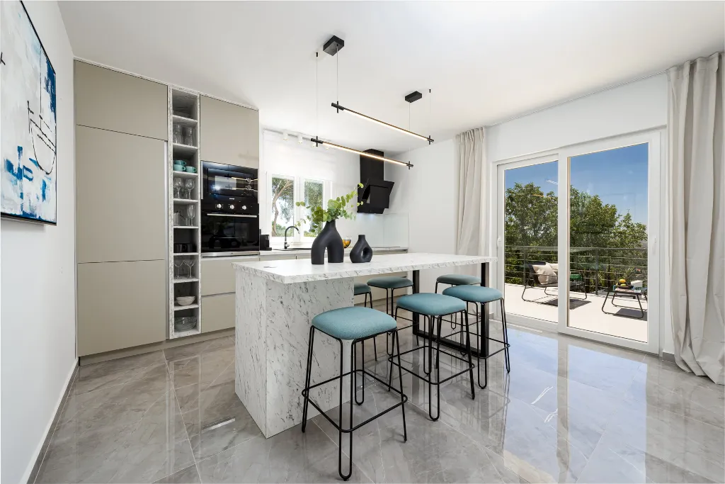 Family Villa with Pool and Sea View, Mlini