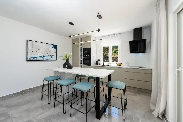 Family Villa with Pool and Sea View, Mlini