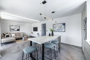 Family Villa with Pool and Sea View, Mlini