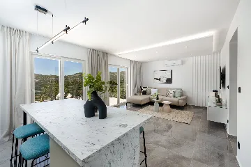 Family Villa with Pool and Sea View, Mlini