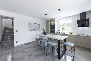 Family Villa with Pool and Sea View, Mlini