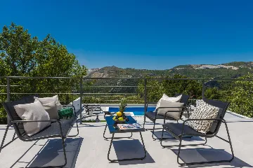 Family Villa with Pool and Sea View, Mlini