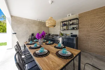 Family Villa with Pool and Sea View, Mlini