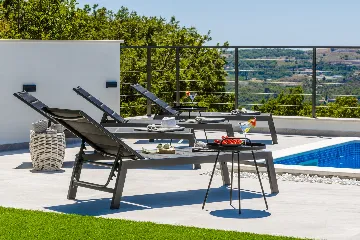 Family Villa with Pool and Sea View, Mlini