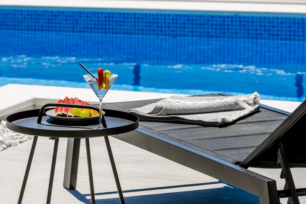 Family Villa with Pool and Sea View, Mlini