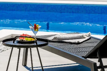 Family Villa with Pool and Sea View, Mlini