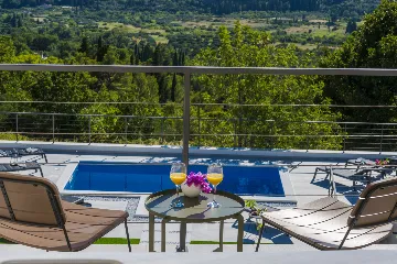 Family Villa with Pool and Sea View, Mlini