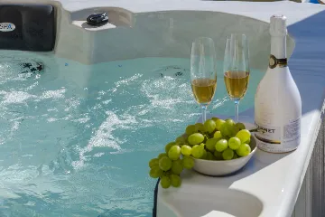 Family Villa with Pool and Sea View, Mlini