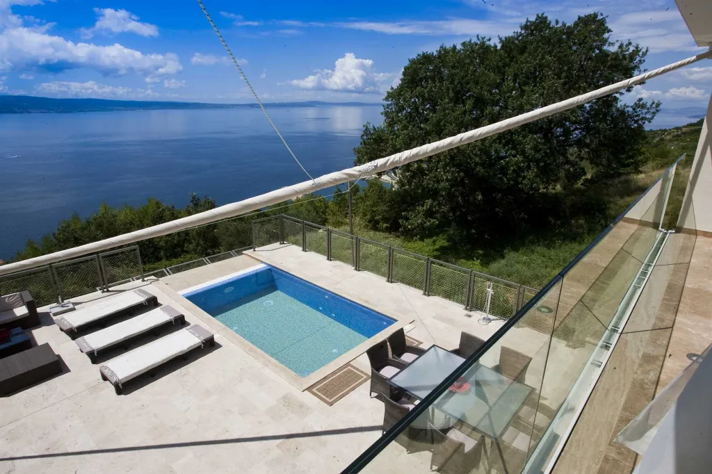 Contemporary Villa with Pool and Sauna in Jesenice
