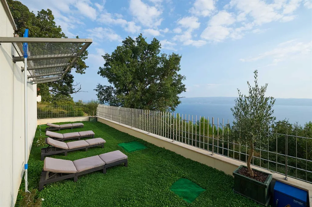 Contemporary Villa with Pool and Sauna in Jesenice