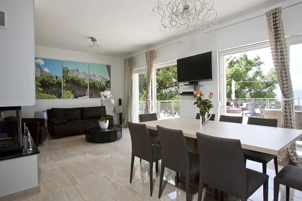 Contemporary Villa with Pool and Sauna in Jesenice
