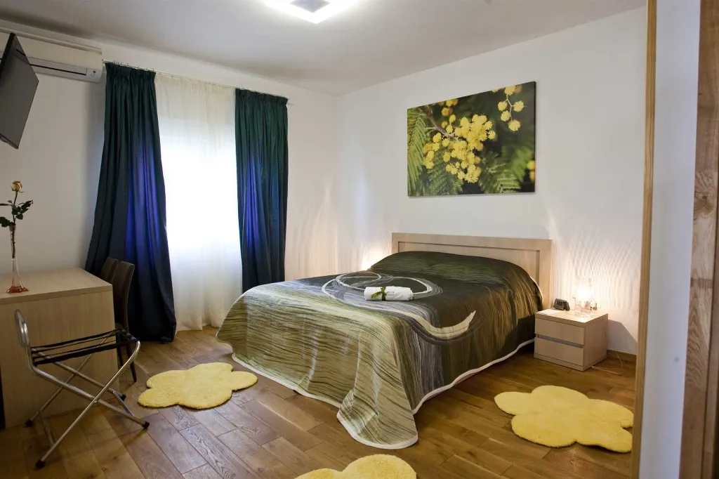 Contemporary Villa with Pool and Sauna in Jesenice