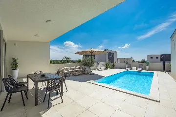Contemporary Villa with Pool in Vodnjan
