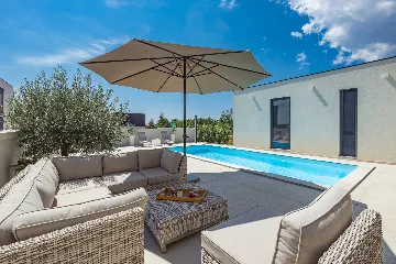 Contemporary Villa with Pool in Vodnjan