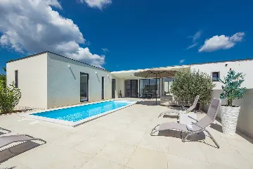 Contemporary Villa with Pool in Vodnjan