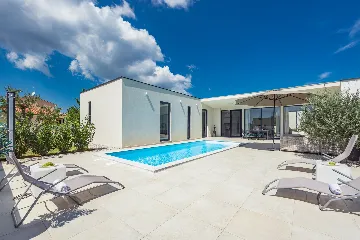Contemporary Villa with Pool in Vodnjan