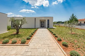 Contemporary Villa with Pool in Vodnjan