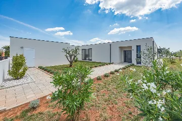 Contemporary Villa with Pool in Vodnjan