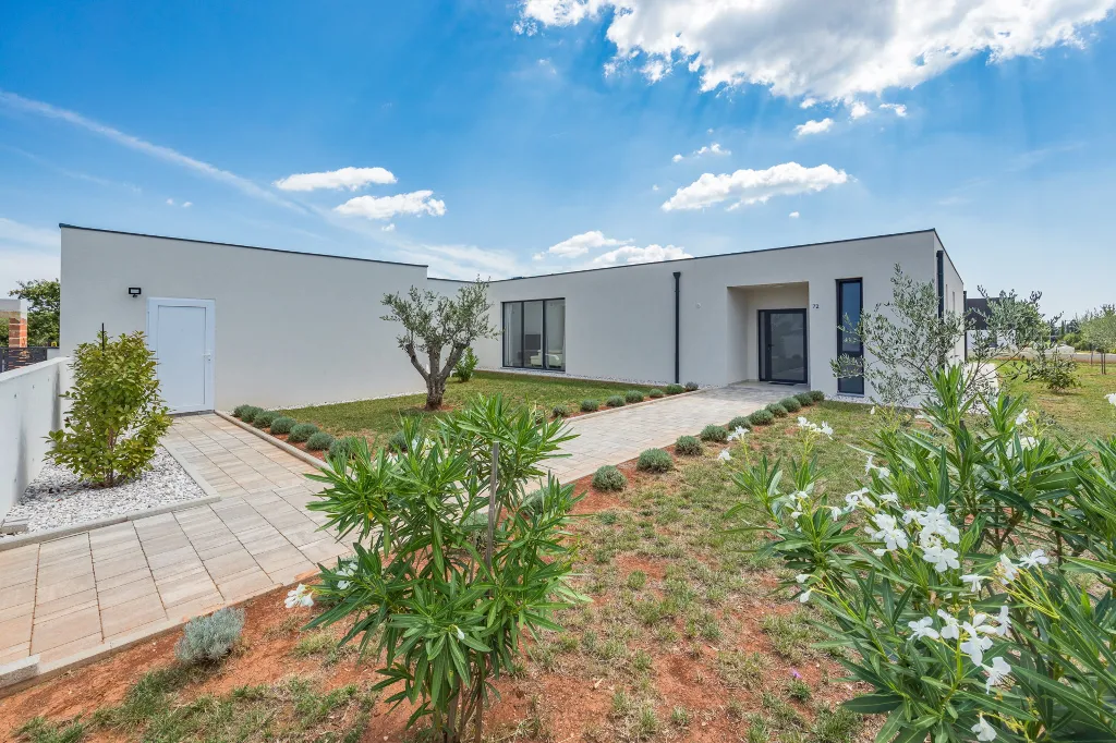 Contemporary Villa with Pool in Vodnjan