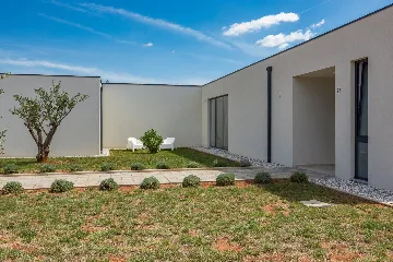Contemporary Villa with Pool in Vodnjan