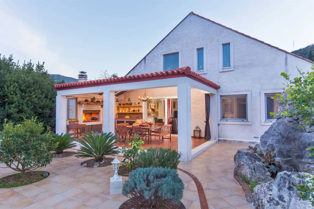 Family-Friendly Villa with Pool near Dubrovnik