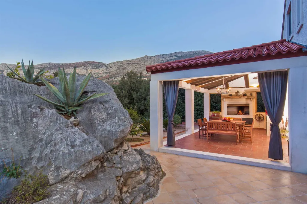 Family-Friendly Villa with Pool near Dubrovnik