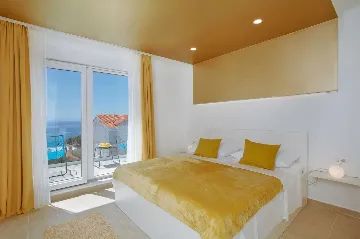 Spacious Family Villa with Pool in Podstrana