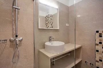 Spacious Family Villa with Pool in Podstrana